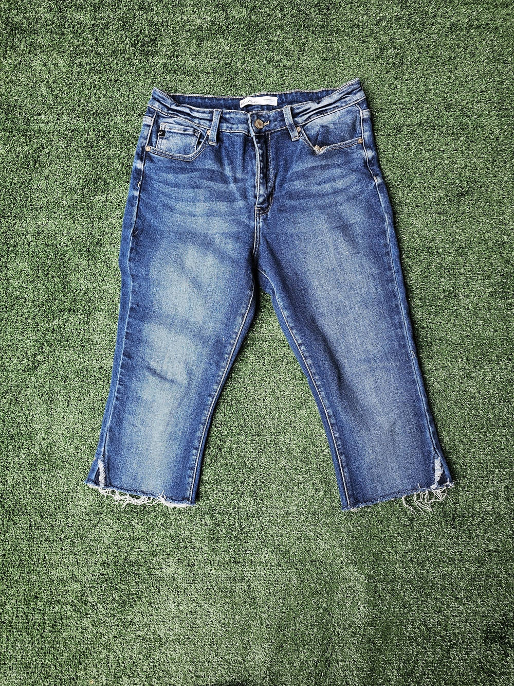 KanCan Blue Cropped Cut-offs Frayed-Hem Jeans